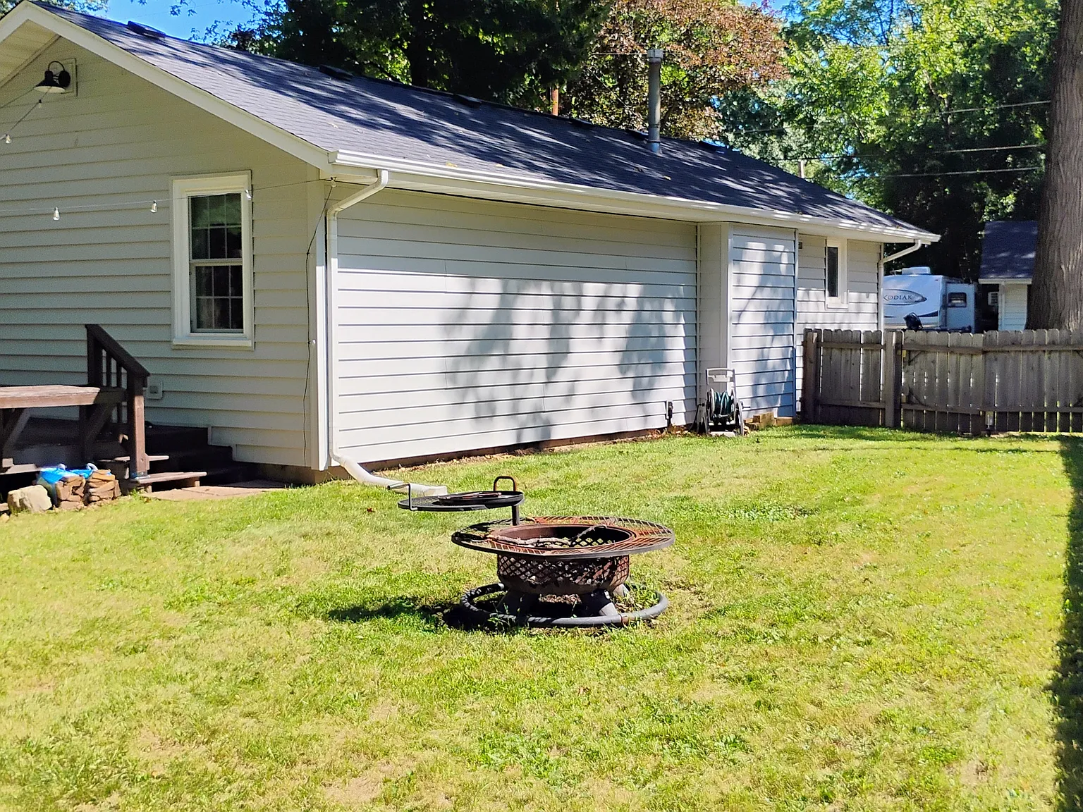 2 bed, 910 sqft, $1,600 — Photo 2