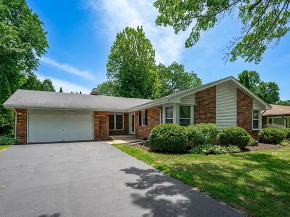 1001 Prestwick Pkwy, Rockford, IL 61107