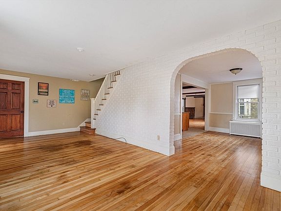 4th image of 250 Shrewsbury St
