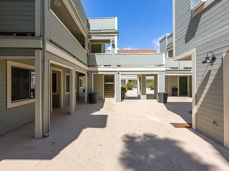 313 E Pine St #9 — Photo 33