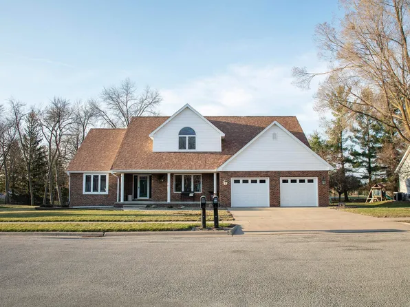 1103 Gateway Blvd, Waverly, IA 50677