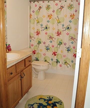 5th image of 18387 Newport Dr