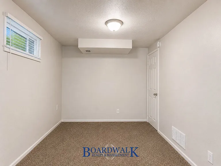 1016 E 3825 S — Photo 18