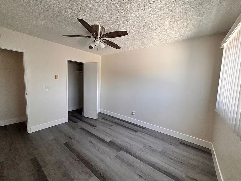 1133 Freeman Ave — Photo 9