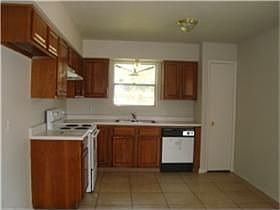 4th image of 1714 Castle Creek Dr