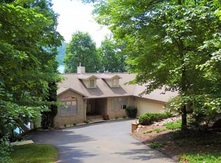 202 Woodland Ter, Huddleston, VA 24104