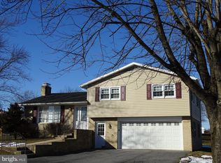 3955 Lisbon Dr, Chambersburg, PA 17202