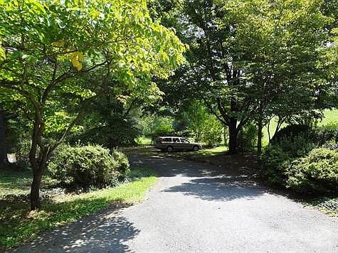 Driveway Entrance with Extra Parking
