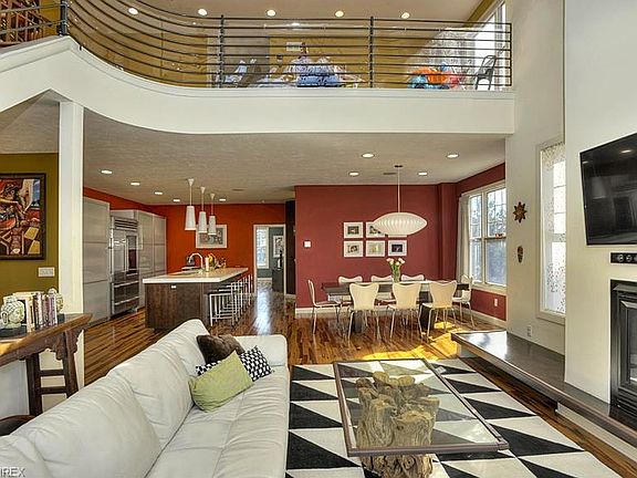2nd image of 24 Astor Pl