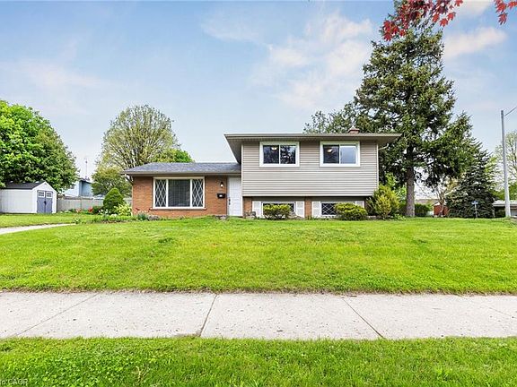 2nd image of 130 Hudson Cres