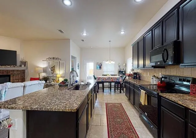 1404 Wrangler Ln — Photo 4