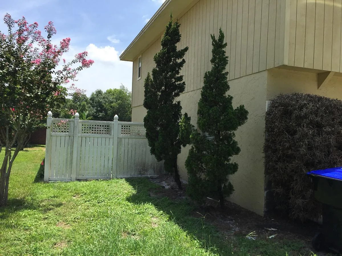 Building Photo - 6433 Rockingtree Ln