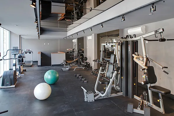 Sold by aptsandlofts.com | media 22