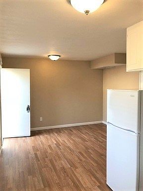 4th image of 3020 Oliphant St APT E