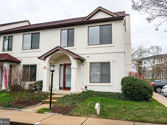 5th image of 54 Queen Caroline Ct