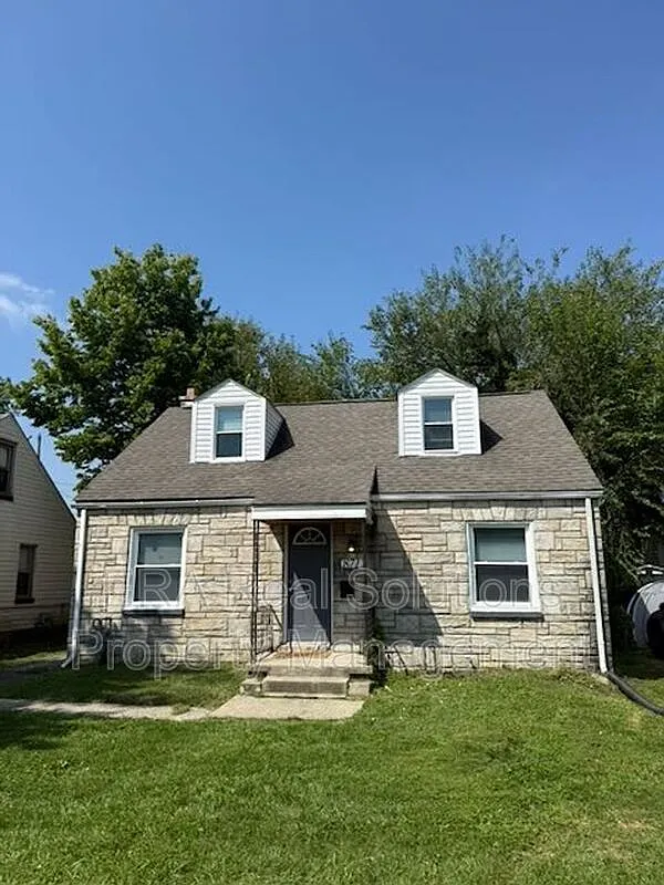 4 bed, 2.0 bath, 1061 sqft, $1,850 — Photo 2