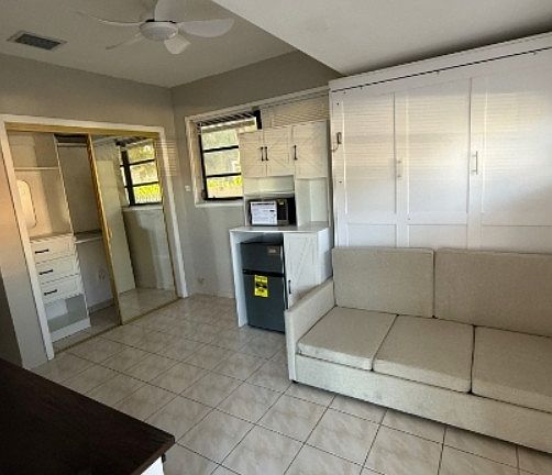 4th image of 1060 SW 36th Ct #S