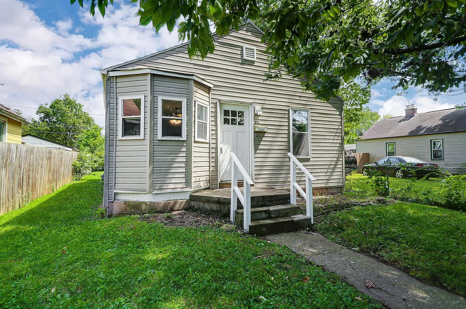 934 Seymour Ave photo 1