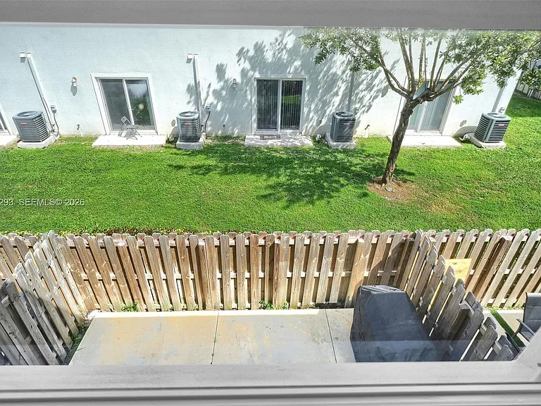 149 NE 3rd Ct — Photo 22