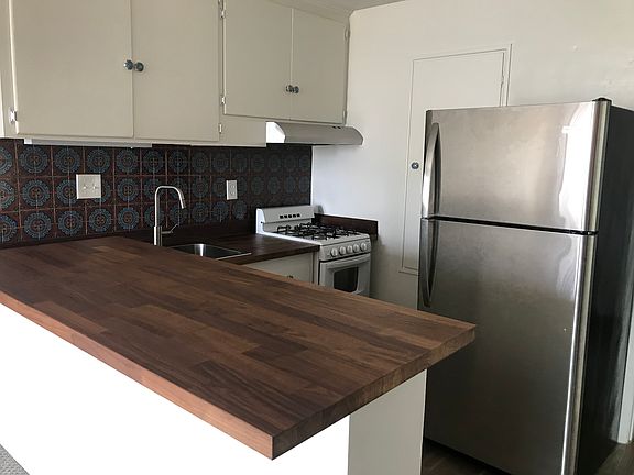 3rd image of 2912 Manhattan Ave #L