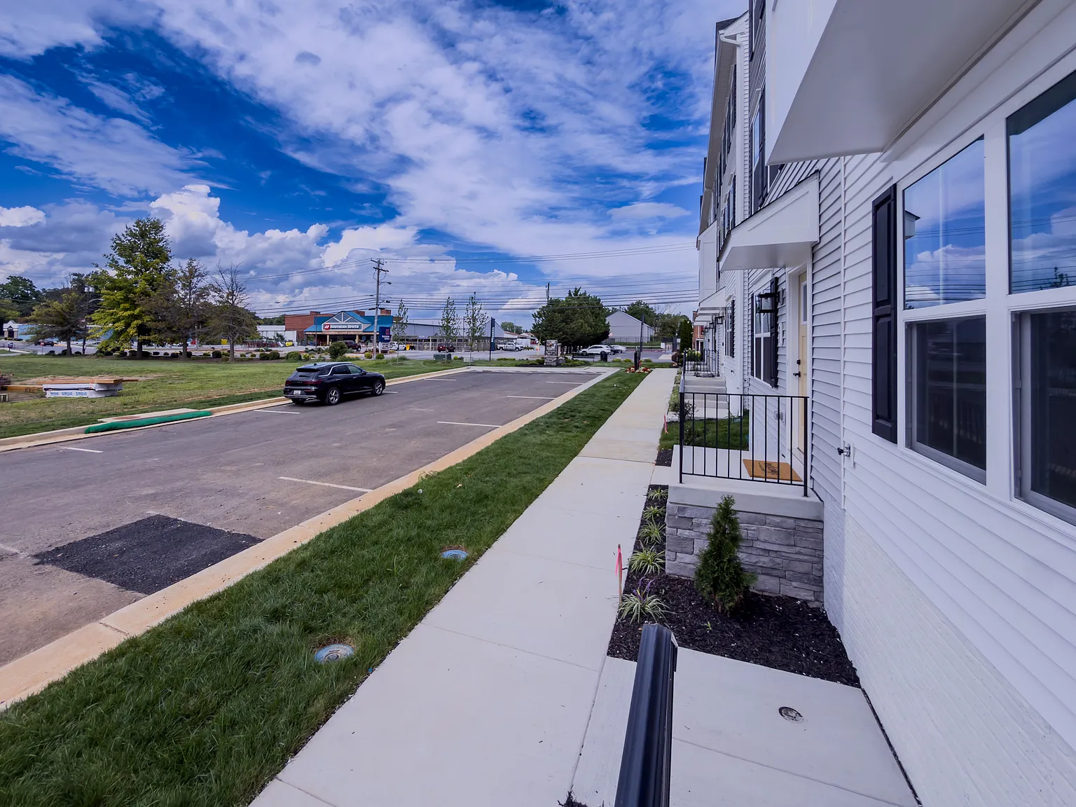 3 bed, 2.5 bath, 1629 sqft, $1,950 — Photo 4