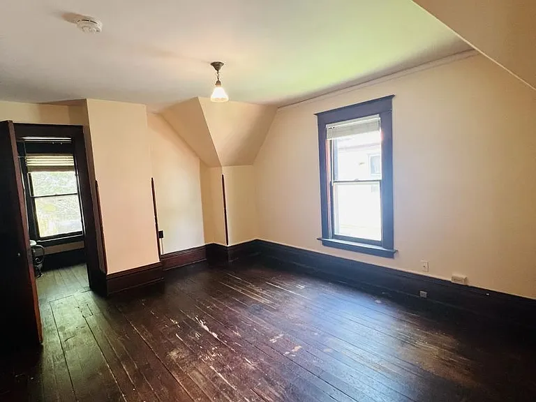 710 E Davenport St — Photo 12