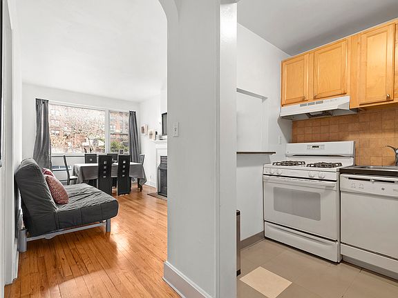 3rd image of 327 E 52nd St APT 4R