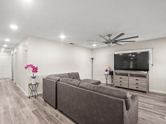 4th image of 3605 Truman Ave