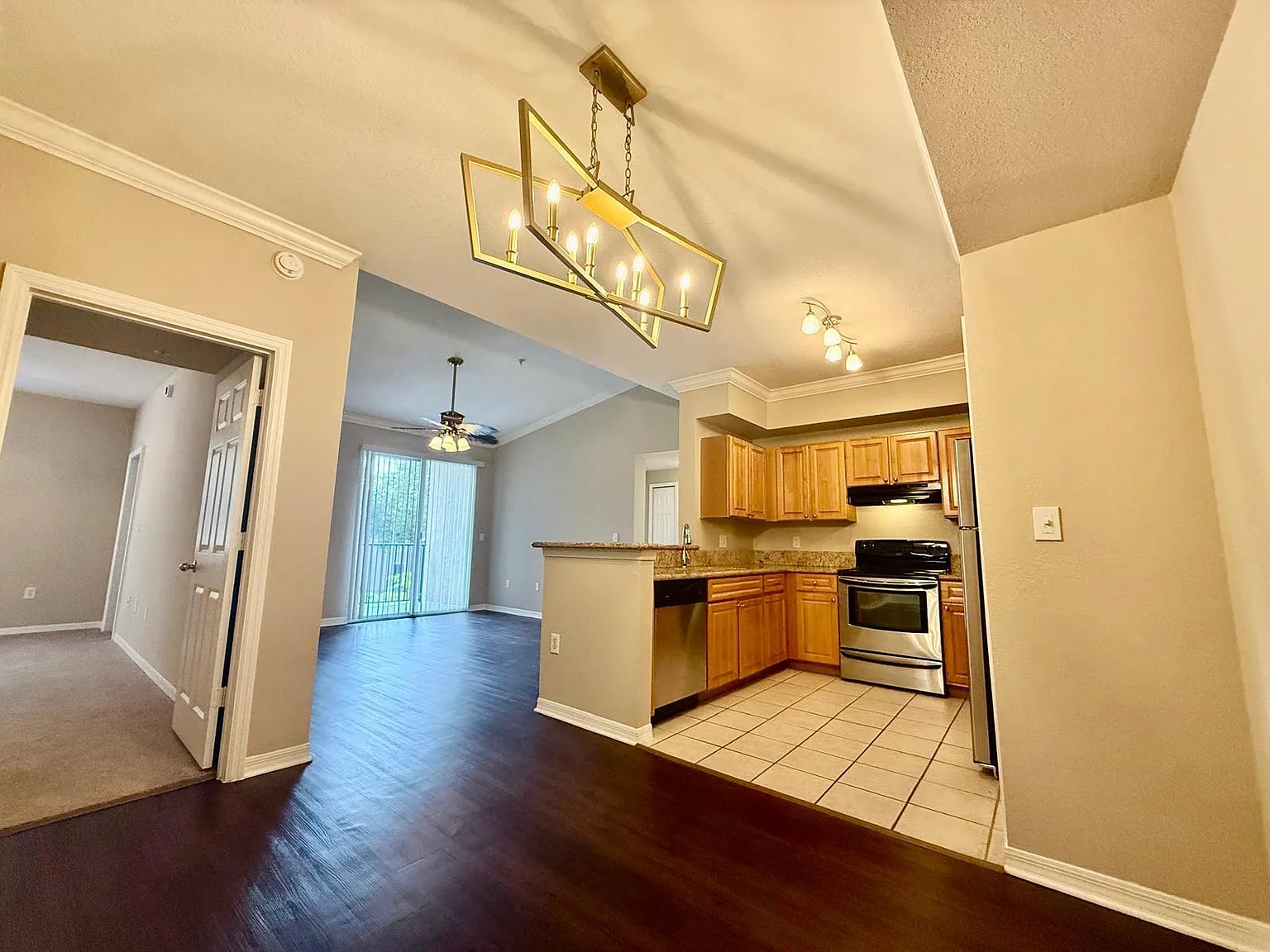 3 bed, 2.0 bath, 1079 sqft, $2,350 — Photo 3