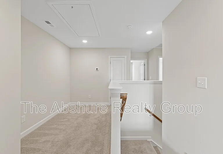 35 Village Edge Dr — Photo 23