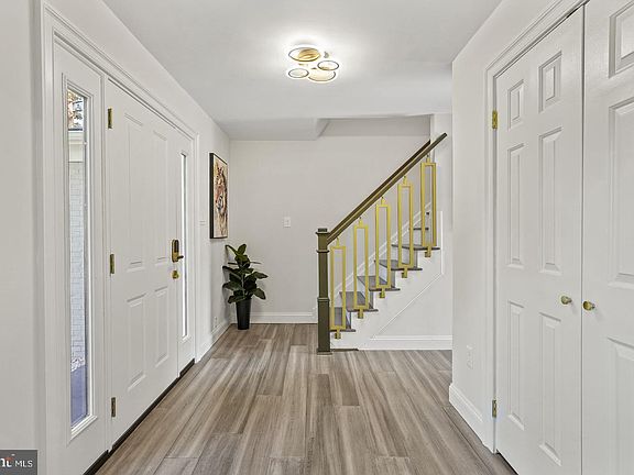 4th image of 923 Riva Ridge Dr