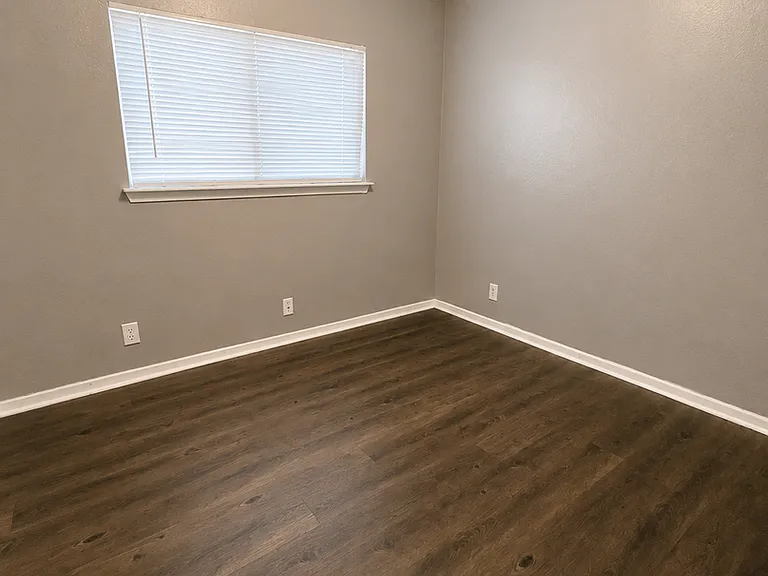 4704 Oakfield Way — Photo 9