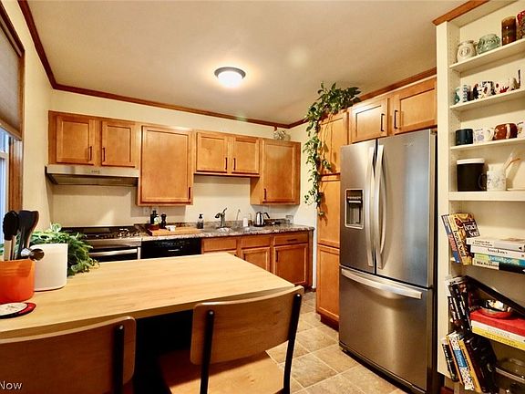 5th image of 431 E 327th St