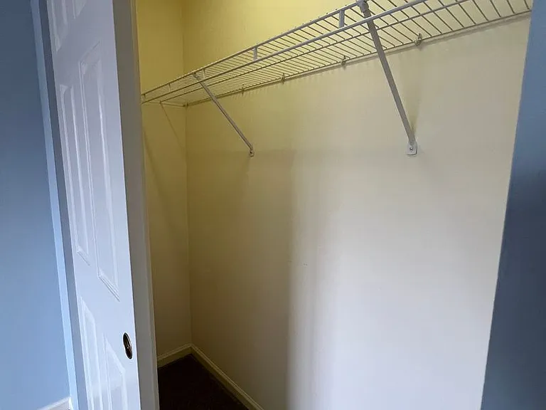 979 Kensington Dr — Photo 14