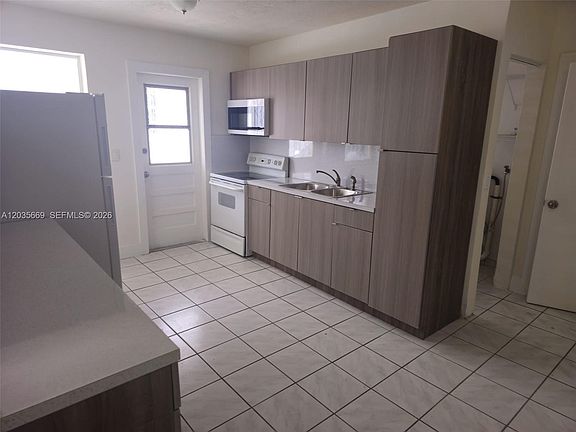 3rd image of 2521 NW 13th Ave #2521