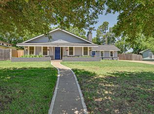 100 Oakwood Dr, Keene, TX 76059