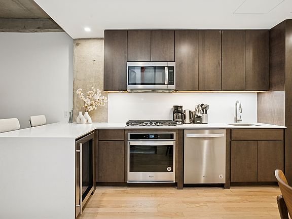 5th image of 132 W 26th St APT 3