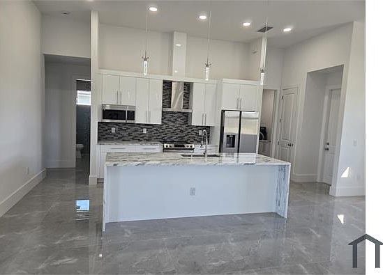 1st image of 1112 NW 31st Pl