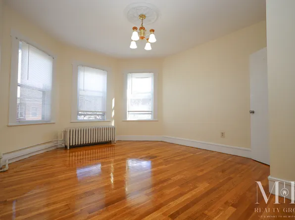 110 Murdock St, Brighton, MA