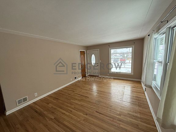 2nd image of 740 Lyles St SE