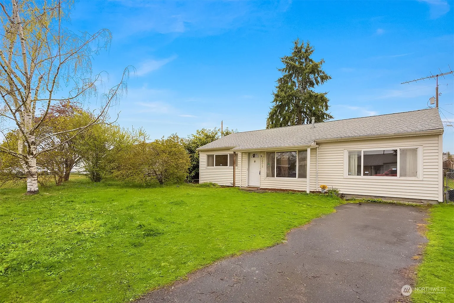 10515 Addison Street SW photo 1