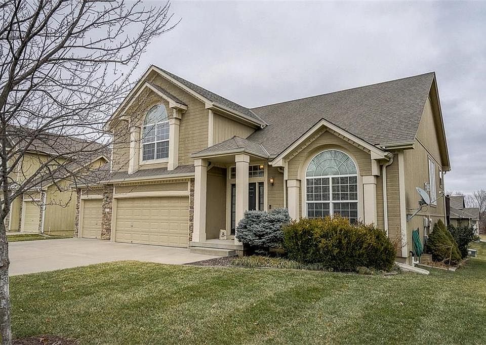 1st image of 315 SE Wood Ln