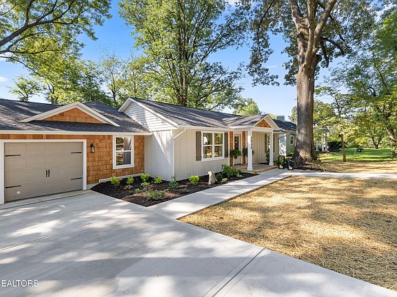 2nd image of 3044 Kenilworth Ln