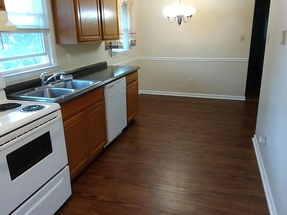 4th image of 383 Lancelot Ln