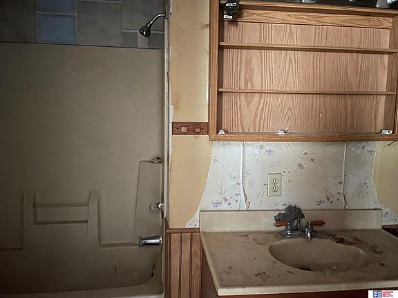 5th image of 1300 N Iowa Ave