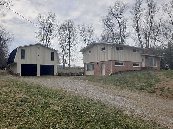 3rd image of 980 Rock Springs Dr