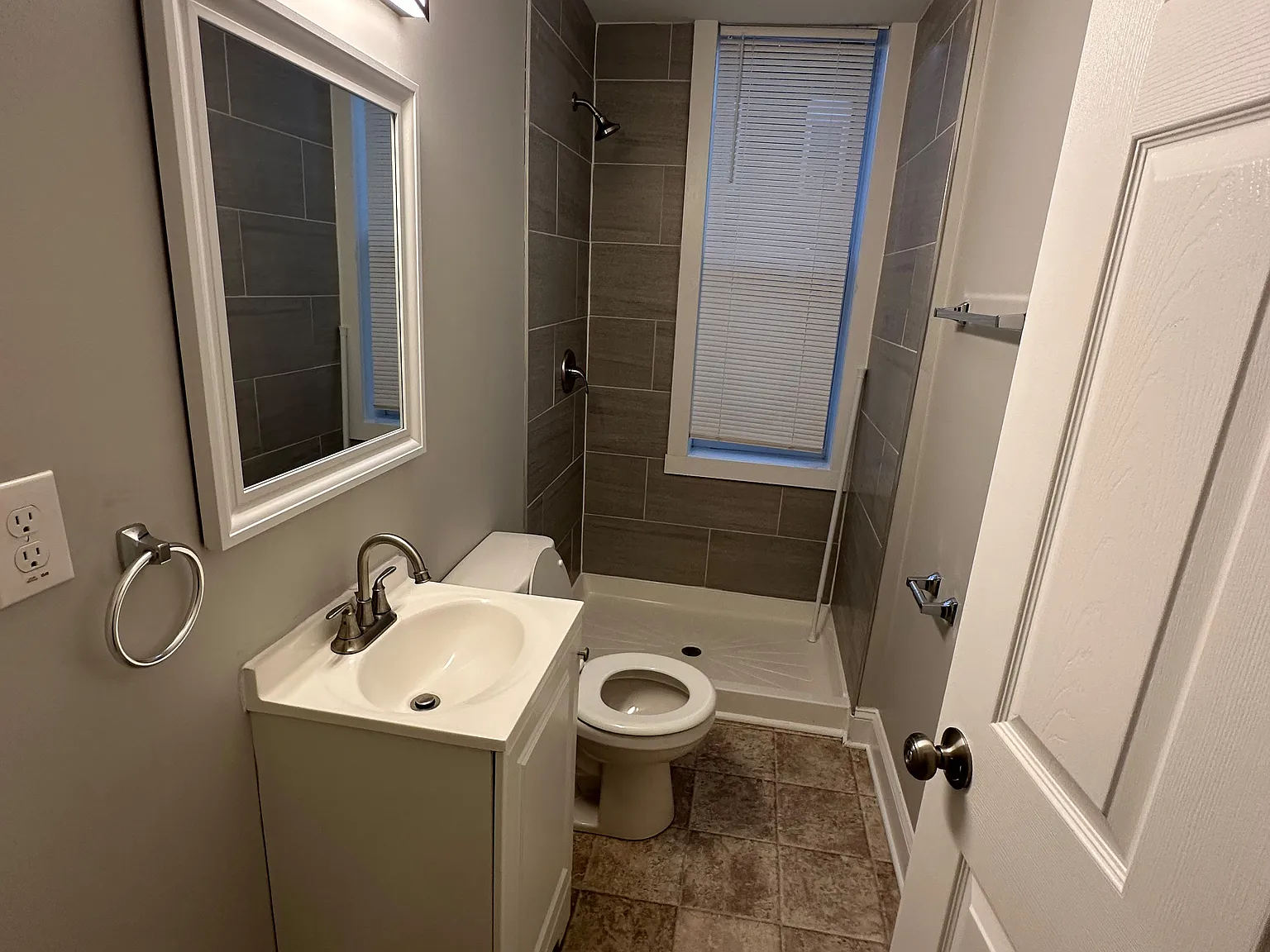 3 bed, 2.0 bath, $2,100 — Photo 3