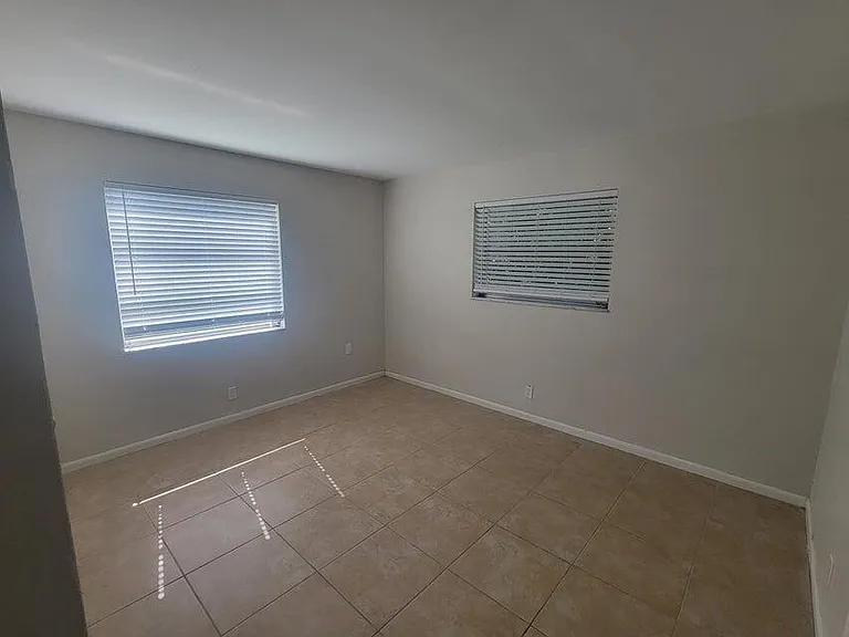 242 SE 24th Ave — Photo 11
