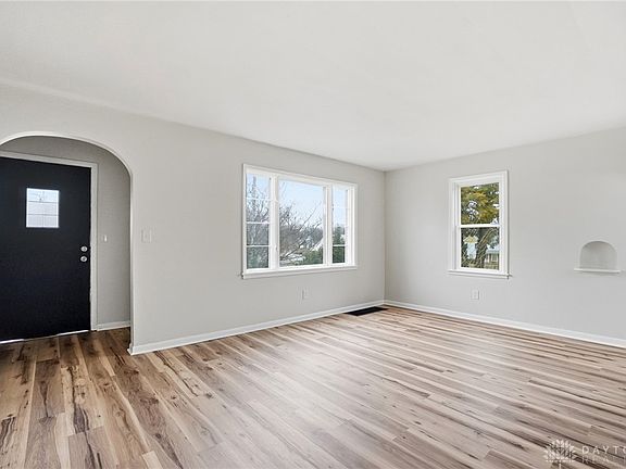 4th image of 1915 Kenwood Ave
