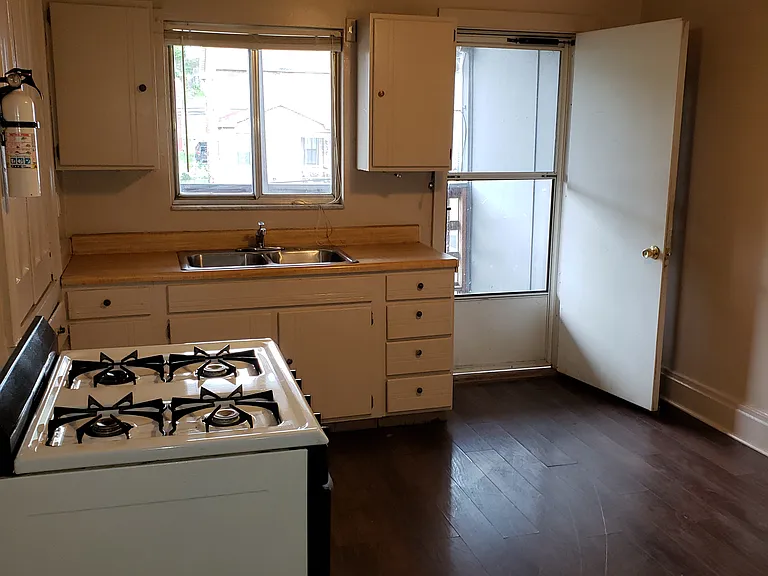 512 Broadway Ave #3 — Photo 2